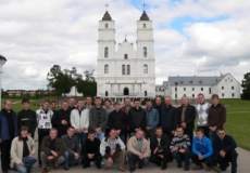 Seminarijos bendruomenė prie Agluonos bazilikos