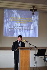 	Mons. dr. Algirdas Jurevičius skaito pranešimą