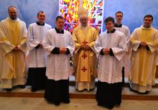 Jo Eminencija su seminarijos vadovybe ir naujaisiais lektoriais bei akolitais